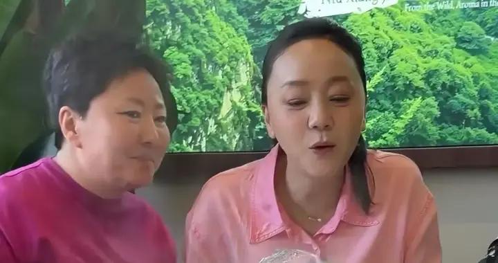 王一楠攜老小回雲南，坐路邊喫12元豆花米線，18歲女兒長得像大姨