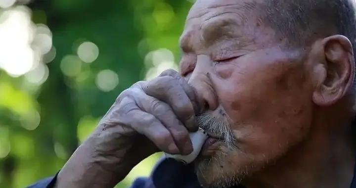 日本社會現狀：年輕人活如喪屍，老年人喝酒等死，中年人被逼自殺