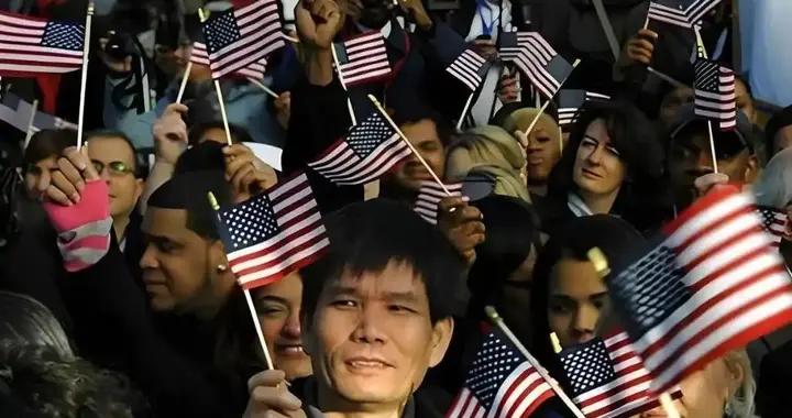 調查：76%美籍華人認爲，朝錯誤方向前進的美國助長了歧視和仇恨