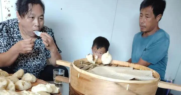 奶奶給的“毒包子”喫肥了孩子也養廢了孩子，無知父母還沾沾自喜