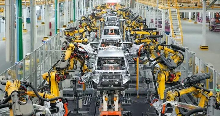 中國新能源汽車因何崛起？真正的較量在車外