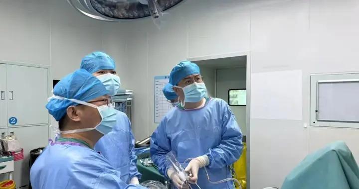 男子莫名瘦了12斤，一查竟發現12釐米巨大腫瘤，醫生：早期大多沒痛感，超70%患者確診時已是中晚期，預防要注意3件事→