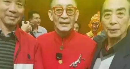 哭錯墳了？六小齡童發出訃告不到1天，荒唐事發生 步了秦海璐後塵