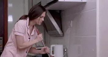 洗澡水總漫過腳背？先別急着通，這可能是個“危險信號”