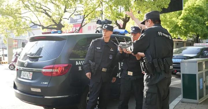 德清17歲少年翻牆離校失聯兩天，兩地警方在自家牀底找到了他