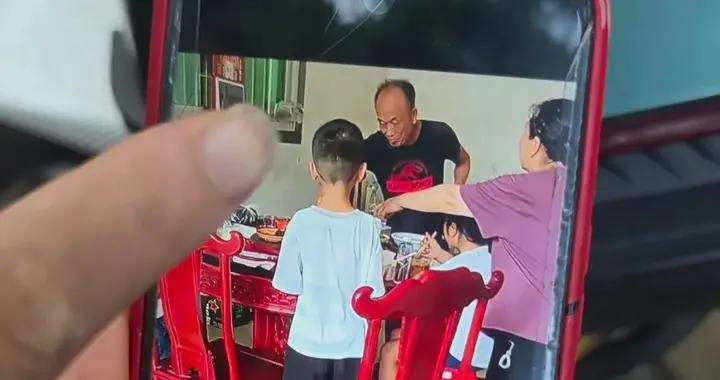 齊胸深洪水裏，兩個普通人的高光時刻