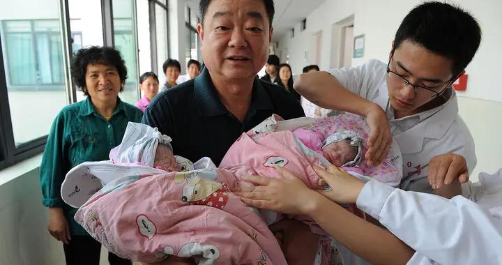 56歲失獨，58歲生兒子，60歲生女兒，醫生誇高齡產婦：變年輕了