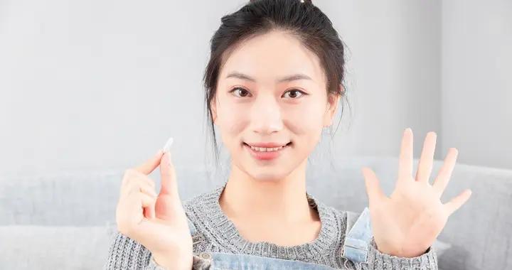 戴美瞳對眼睛有什麼傷害沒有？風險與注意事項一次性講清