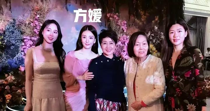方媛終於擠進豪門圈子！摟着四太梁安琪肩膀合影，何超瓊甘比都在