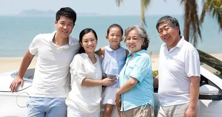 “親媽嫁公公”火了，兩家變一家，網友羨慕：徹底解決婆媳矛盾！