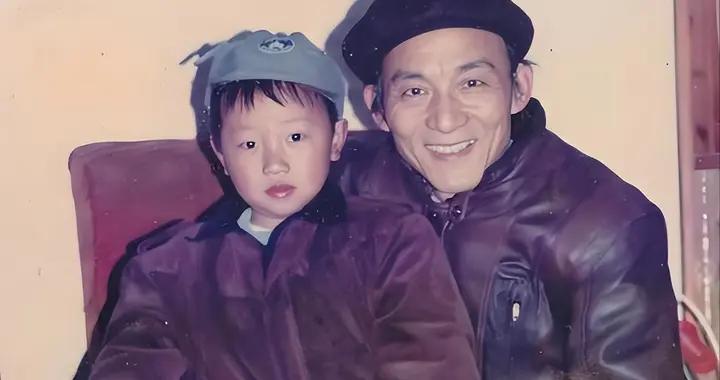 他是遊本昌兒子，爲人低調，不靠父親走捷徑，從事公益令父親驕傲
