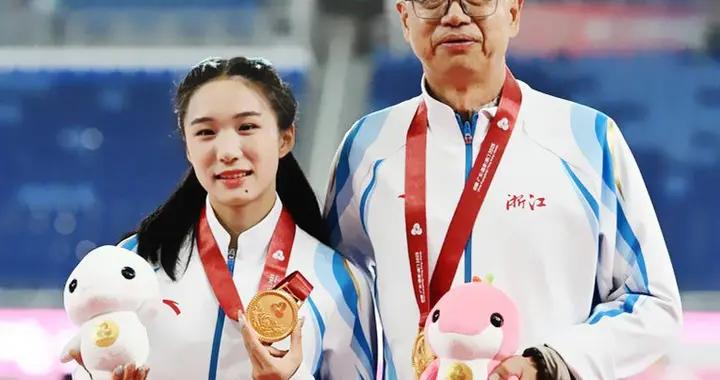 小孩姐陳妤頡父母皆是健將，心懷溫情遇伯樂，愛分享身價近3000萬