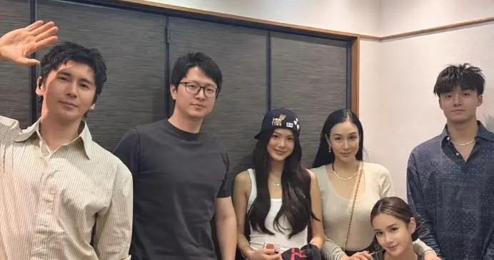鍾麗緹一家小韓旅遊，和弟弟聚餐送禮品感情好，Jaden男朋友也在