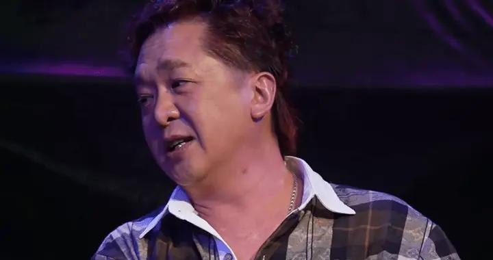 香港男星鄧兆尊再提供“集郵女星”線索，並曝了一個知名富豪的瓜