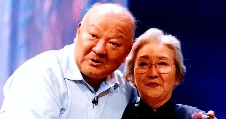 歌唱家吳雁澤現狀：他坐輪椅靠再婚妻子照顧，兒子48歲未婚無子