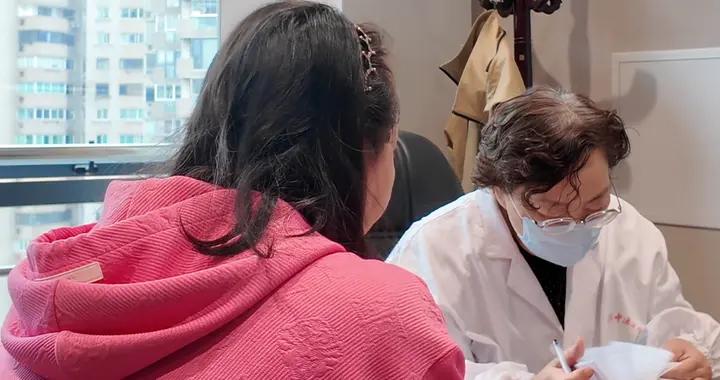 直擊上海市名老中醫診療所搬家後試運行首日，就診量超預期，老專家提前開診
