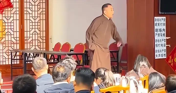 楊議演出時罵人鬧大了，官方已介入，工作人員曝他私下爲人很不錯
