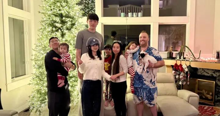 楊瀚森與女友再次同框！去華人家中做客 12月初或再赴發展聯盟練級