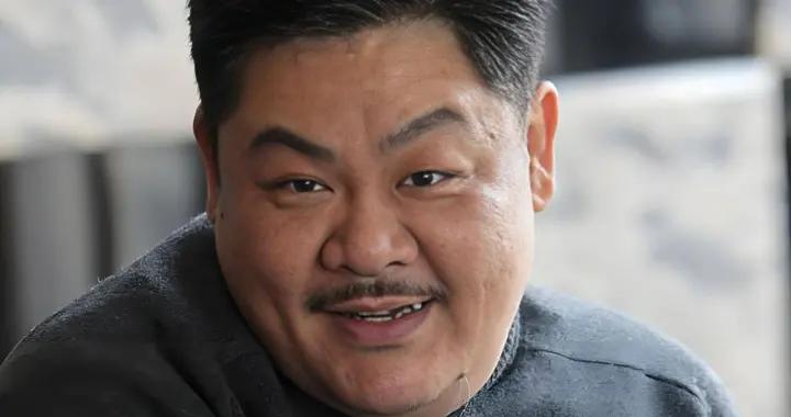 突發！曝61歲知名演員賭博輸光家產，欠百億鉅債跑路，本人否認