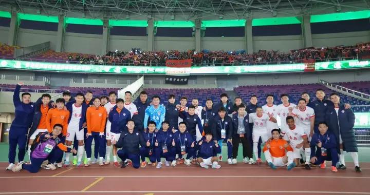 劉軍帥曬海牛隊與遠征軍合照：又在末輪完成目標，祝未來可期