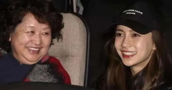 楊穎帶小海綿和前婆婆聚餐，離婚後還是“一家人”，成最體面前任