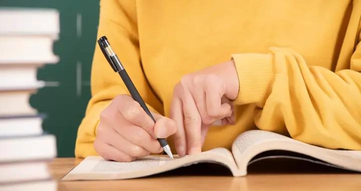 三個考生的導遊夢