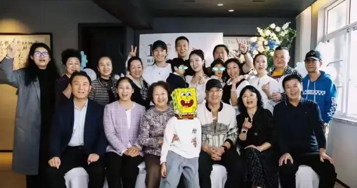 Angelababy曬兒子照片！離開黃曉明三年後，已經成了另一番景象