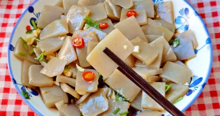 “冬天喫一根，腿腳站穩跟”，這菜買20斤曬起來，隨喫隨取超下飯