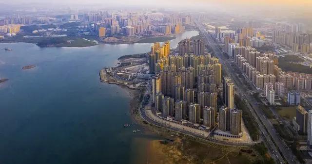 一個外省的朋友在防城港買房，用來避寒過冬，現在後悔得直拍大腿