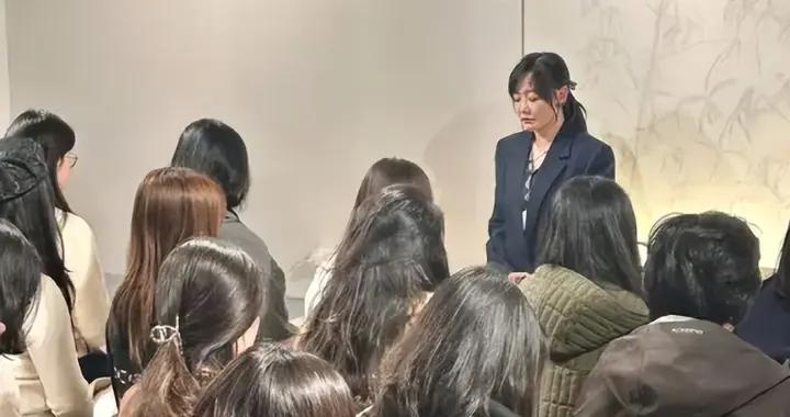 與胡歌分手16年後，47歲薛佳凝未婚未育，”出家“傳聞真相大白