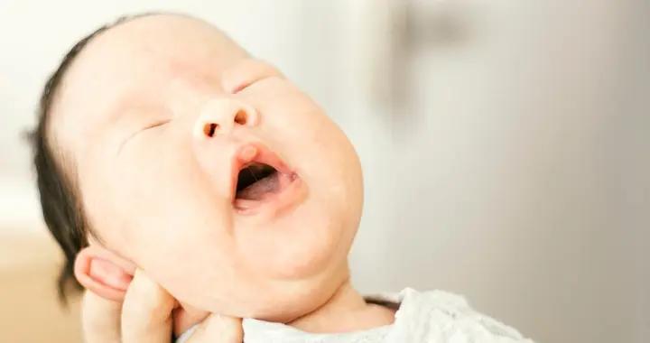 新手爸媽必看：新生兒快速拍嗝方法大揭祕，簡單實用超有效