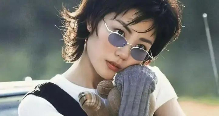 她的髮型又火了！年底做頭髮，不妨從這篇找找靈感