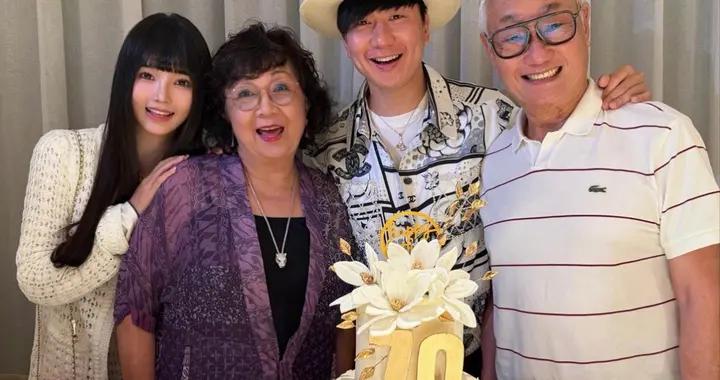 林俊杰官宣戀情：小21歲女友七七亮相，與林父母合照得到家庭認可