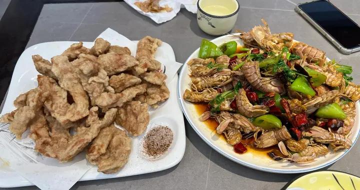 去弟弟家做客，弟媳婦做了3個菜招待，網友：真賢惠，太豐盛了！