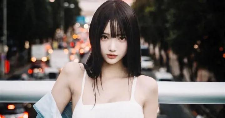 44歲林俊杰談戀愛，女友是美籍華裔網紅七七，家庭殷實穿搭卡哇伊