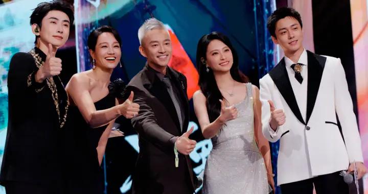 前央視主持人亞寧迴歸，與朱丹同臺氣場依舊，他的隱退成就了何炅