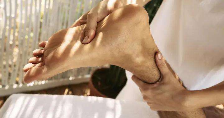 腳腫不消要警惕！教你快速緩解，出現這些症狀趕緊去看醫生