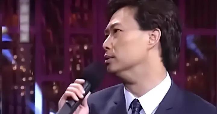 1981年，費玉清在女友家洗澡，女友“別把洗澡水倒掉，父母還要洗