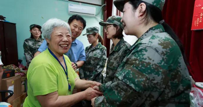 上海唯一一支由女子組成的普通民兵連，就在南京路