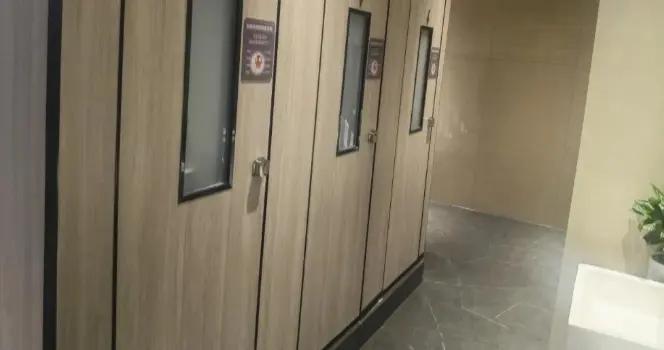 微言 | 一吸菸廁所門就變透明？公共治理要有“分寸感”