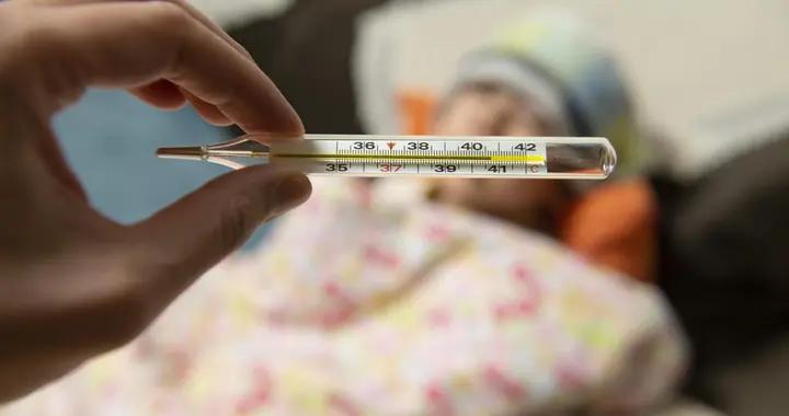 狂犬疫苗後發燒別硬扛！輕微低燒這樣辦，高燒不退及時就醫別耽誤