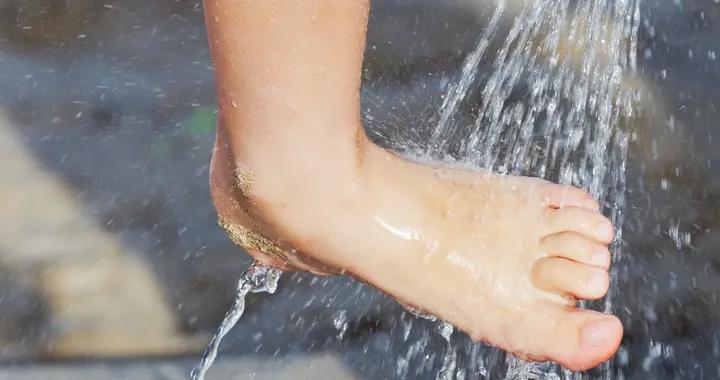 寶寶燙傷後衝冷水起水泡，媽媽嚇壞！醫生卻點贊：處理得很對