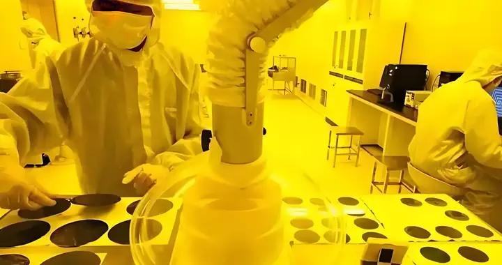 日本叫囂讓中國科技倒退10年，就等首相簽字！不料中國已率先出手