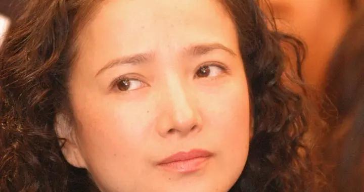 61歲何晴病逝，10年前腦瘤開顱術後退圈多年，最後露面照很精神