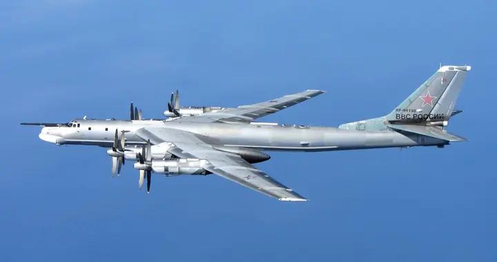 中俄轟炸機前腳剛走，日本急找關島美軍撐腰，B-52連夜飛抵日本海