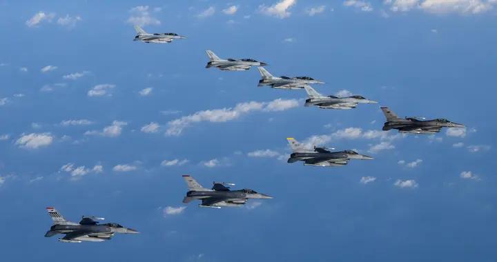 日12架F-2掛48枚導彈升空，遼寧艦早有準備？實戰暴露反航母軟肋