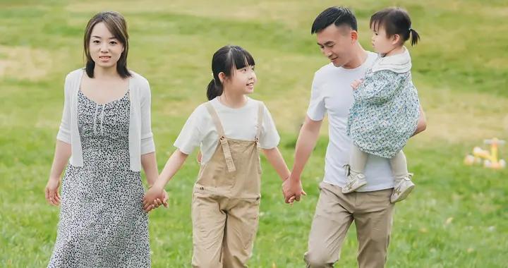 首批冠母姓的孩子咋樣了？現在婚戀時要面對5個難題，現實又無奈