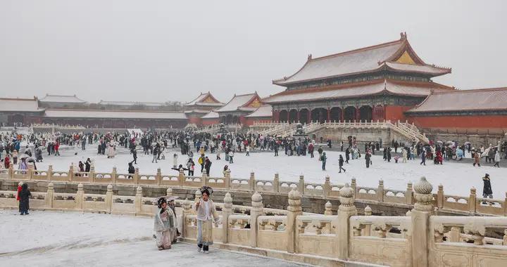 快看啊！故宮下雪了！