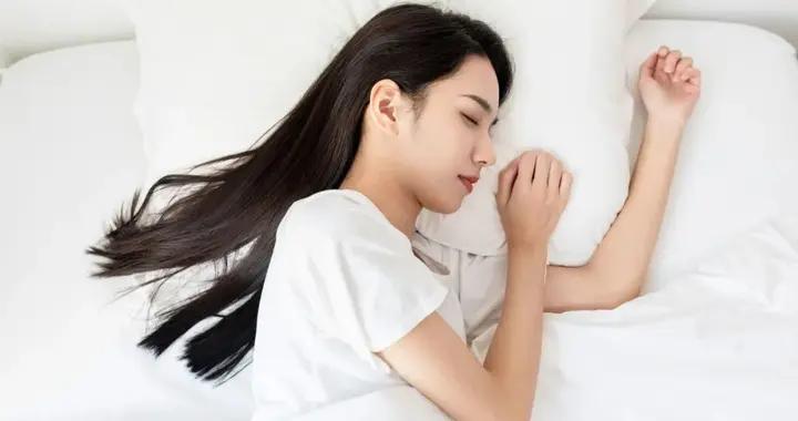 心臟在左邊，所以睡覺時不能左側睡？