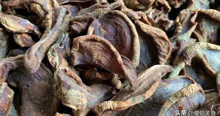 冬天，碰到這菜別手軟，買它100斤，曬乾囤起來，燉肉喫特別香！